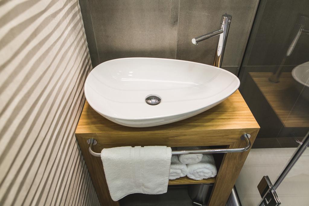 Sir George Luxury * Split